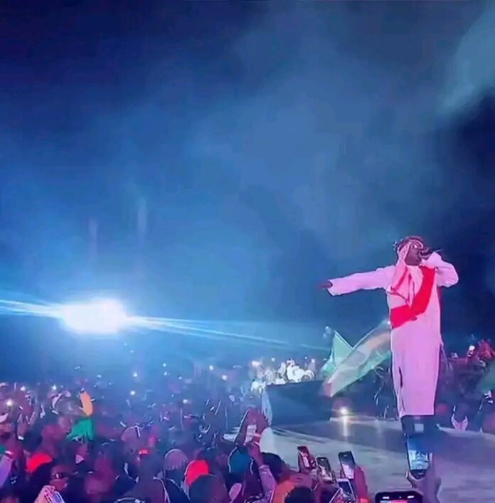 Alien Skin And Lydia Jazmine